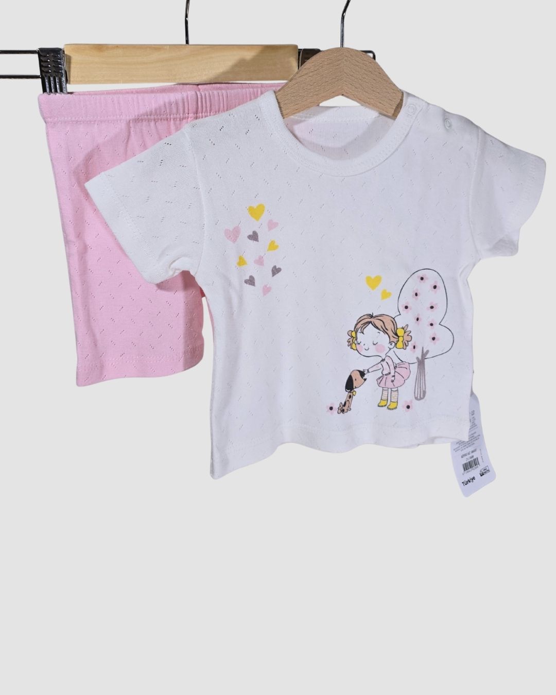 Комплект тениска и къси панталони