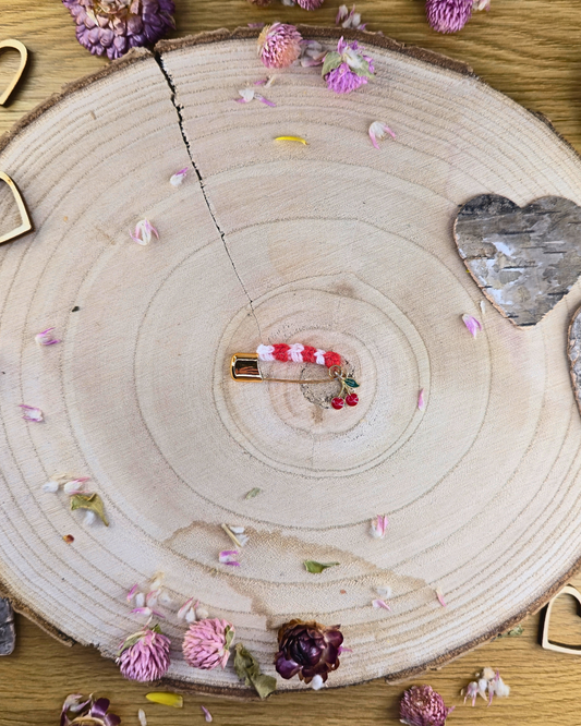 Мартеница- Брошка с черешки