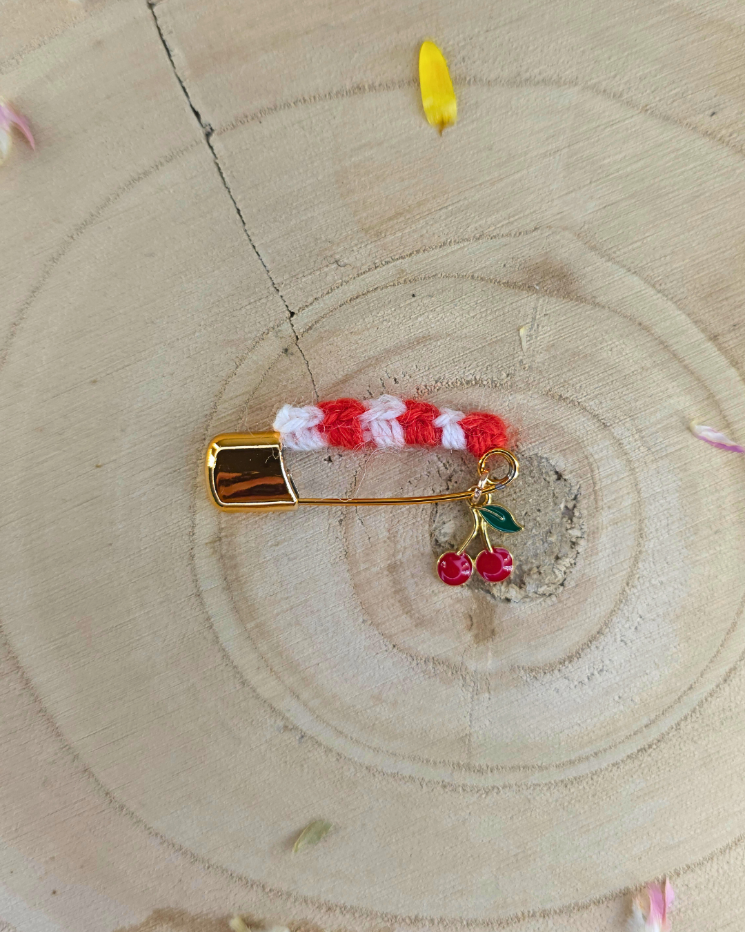 Мартеница- Брошка с черешки