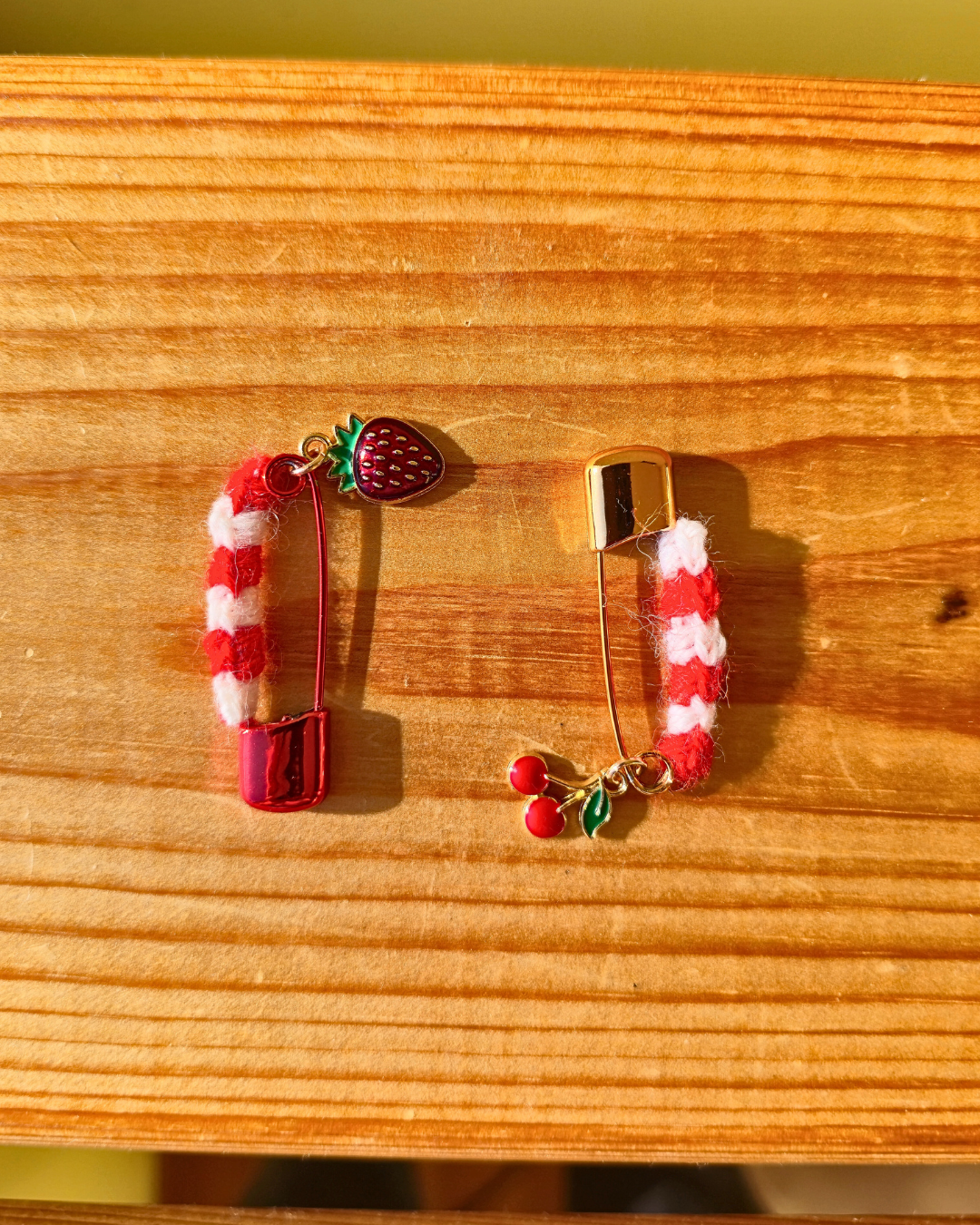 Мартеница- Брошка с черешки