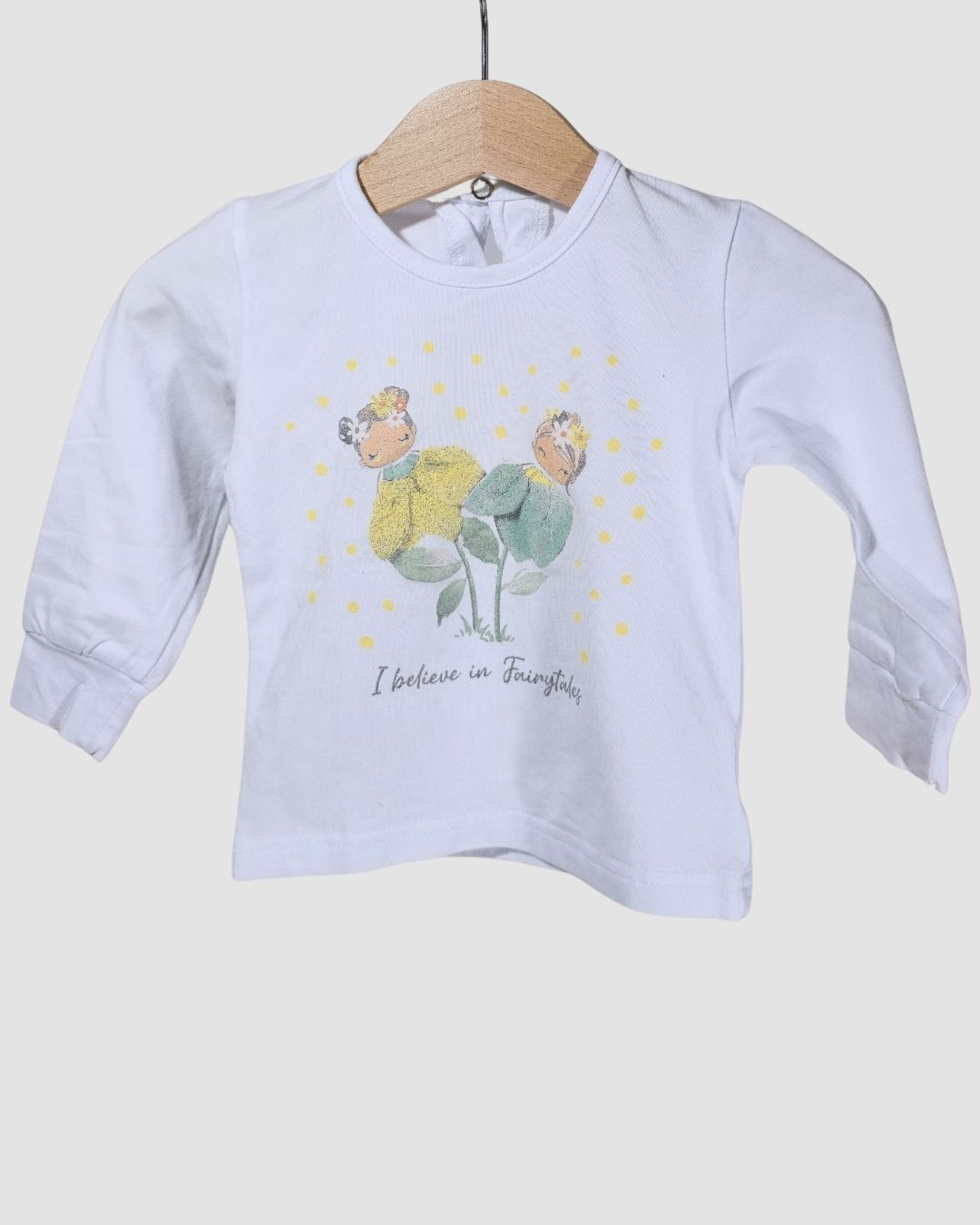 Бяла блузка с дълъг ръкав и принт