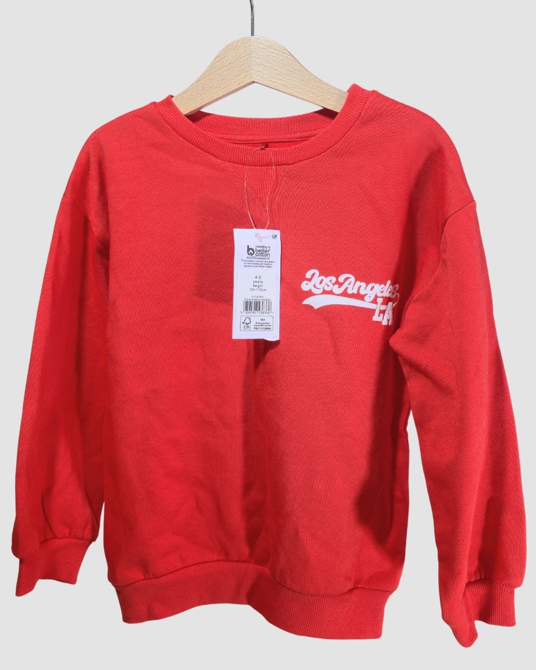 Червена блуза с надпис на гърба