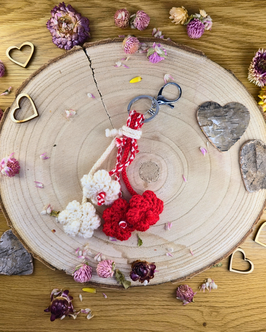 Мартеница-ключодържател цветя