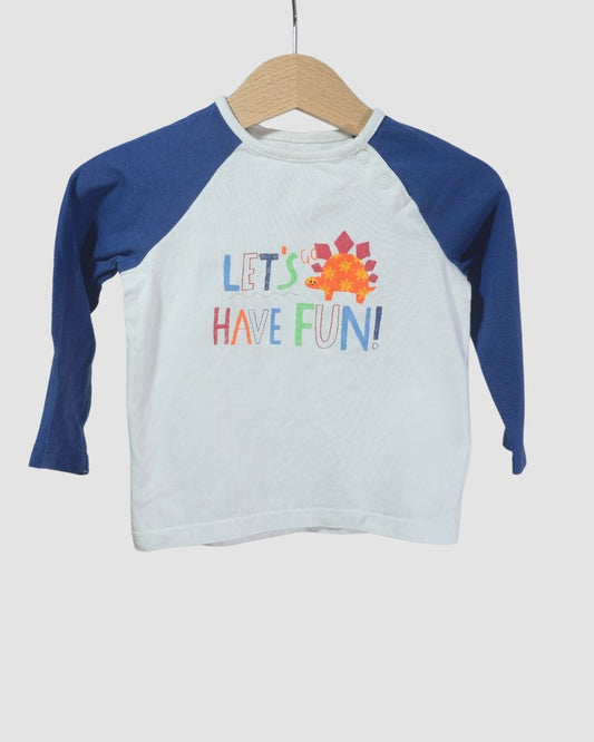 Блуза със сини ръкави и надпис
